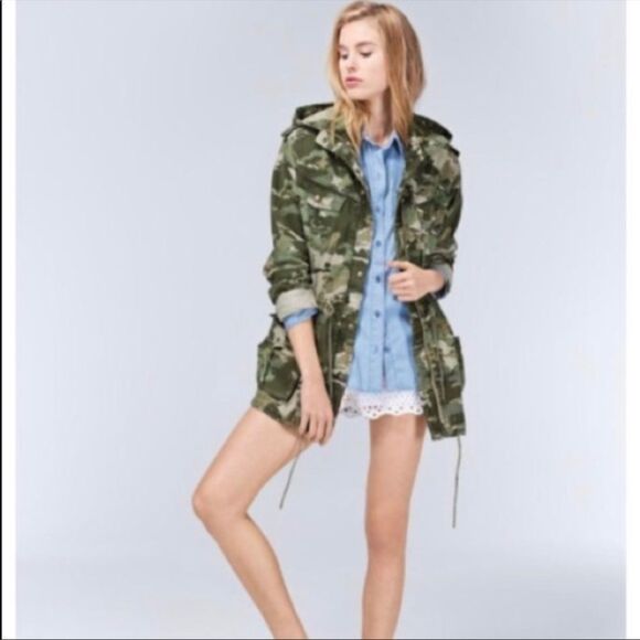 𝅺ARITZIA Talula Camo Trooper Jacket size XS - Picture 8 of 8